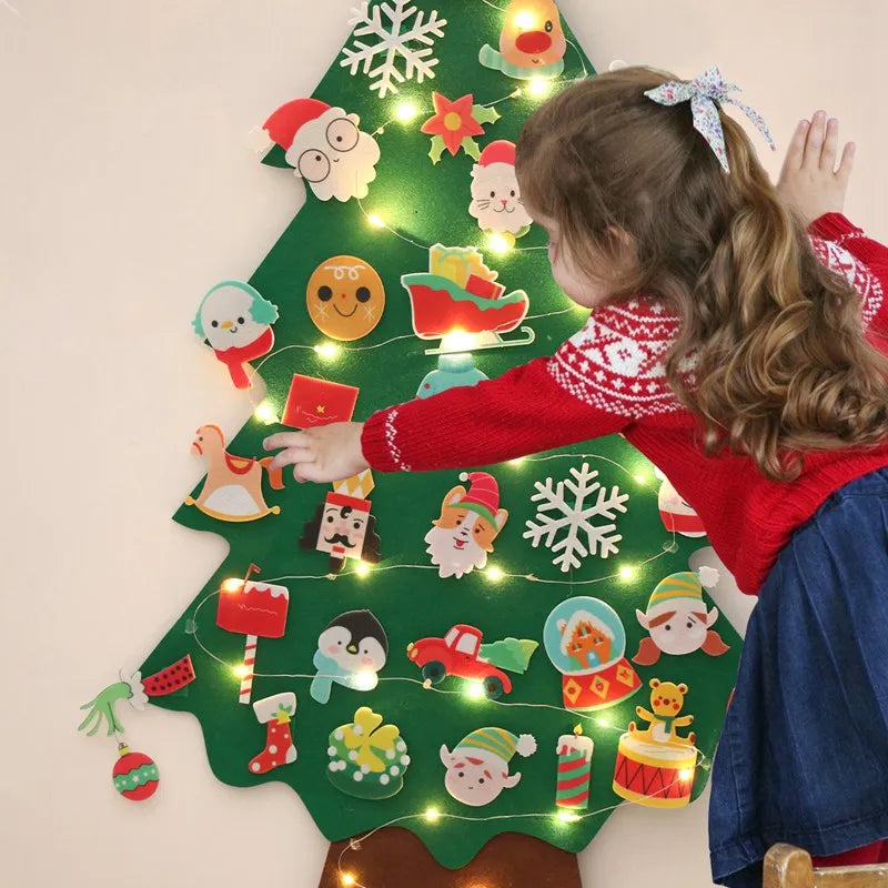 DIY Filz-Weihnachtsbaum-Set mit Ornamenten für Kinder